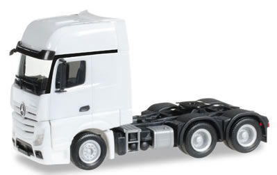 Herpa 305168 - Mercedes Actros Gigaspace 6X4 Tractor 305167-002