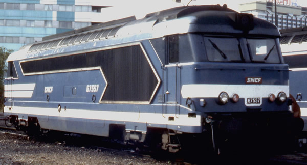 Jouef HJ2340 - French diesel locomotive BB 67557 of the SNCF; blue livery