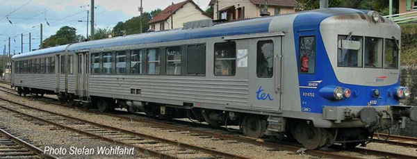 Jouef HJ2612 - French 2pc Diesel railcar EAD X 4500 of the SNCF