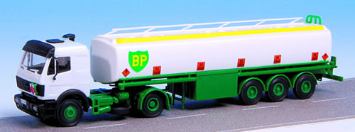 Kibri 14670 - H0 MB 2-axle tanker truck BP 