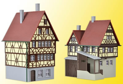 Kibri 37100 - N Half-timbered house with gatehouse