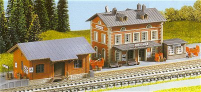 Kibri 37396 - N Station Rauenstein with freight shed