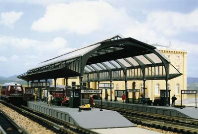 Kibri 37758 - N Platform hall grey