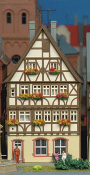Kibri 38903 - H0 Half-timbered house on market square Miltenberg