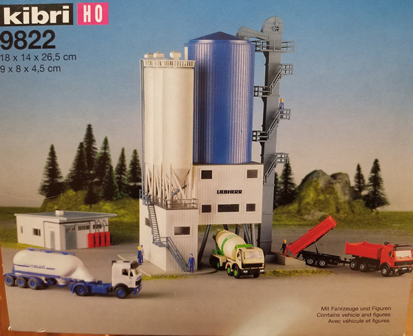 Kibri 9822 - Grain Silo with vehicles and figures