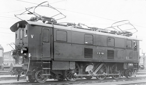 KM1 103205 - German Electric Locomotive E 32 of the DB