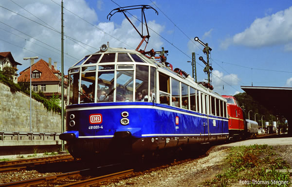 Piko 37331 - German Glass Train Rail Car of the DB (Sound)