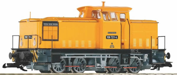 Piko 37590 - German Diesel locomotive BR 106 of the DR