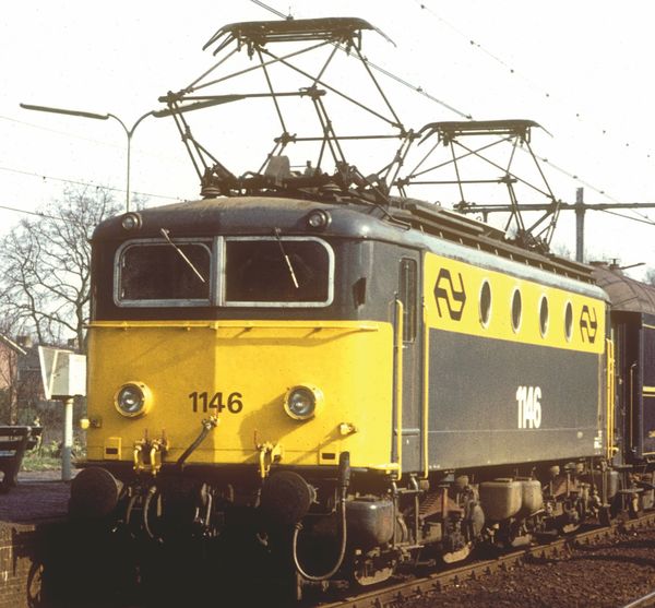 Piko 40374 - Dutch Electric Lovomotive Rh 1100 of the NS