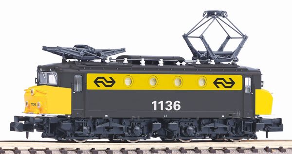 Piko 40376 - Dutch Electric Locomotive Rh 1100 wNose of the NS