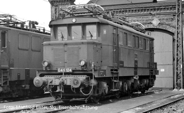 Piko 51184 - German Electric Locomotive E 44 of the DR
