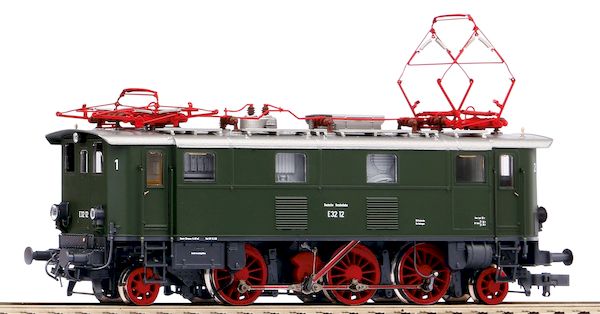 Piko 51411 - German Electric Locomotive BR E 32 of the DB