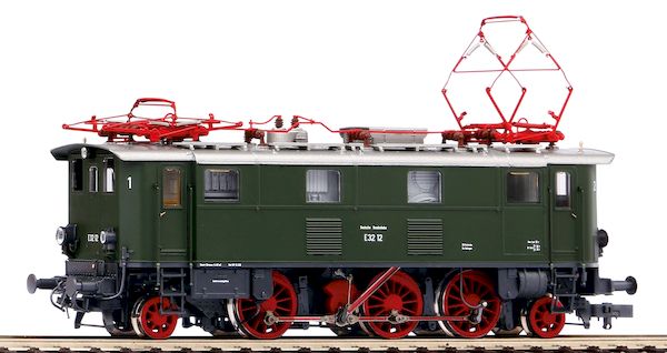 Piko 51413 - German Electric Locomotive BR E 32 of the DB (Sound)