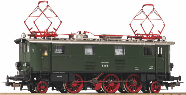 Piko 51417 - German Electric Locomotive E 32 15 of the DB