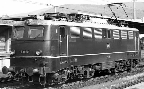Piko 51730 - German Electric Locomotive BR E 10 of the DB