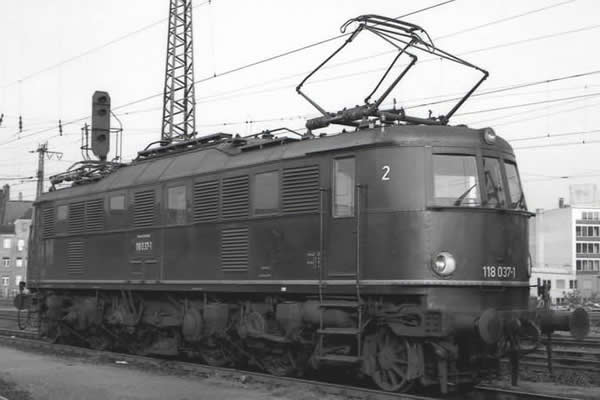 Piko 51860 - German Electric Locomotive BR 118 of the DB
