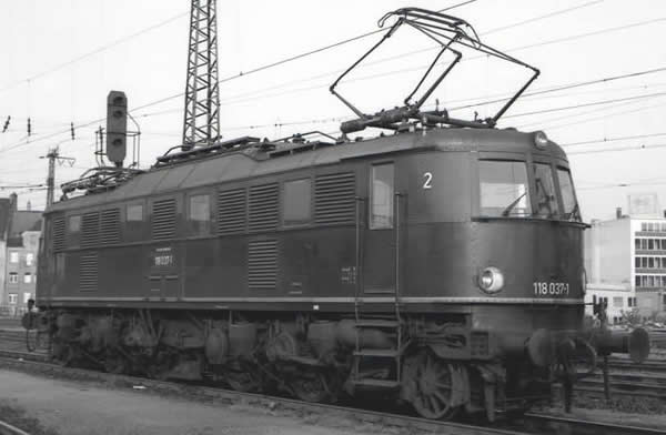 Piko 51865 - German Electric Locomotive BR 118 of the DB (Sound Decoder)
