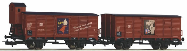 Piko 58373 - Set of 2 covered freight cars “Fit”