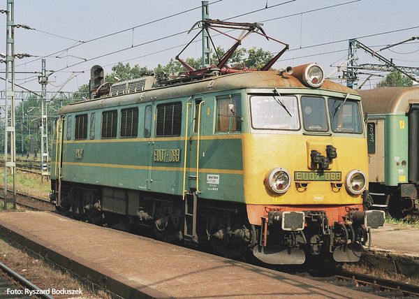 Piko 96390 - Polish Electric Locomotive EU07-205 of the PKP (DCC Sound Decoder)