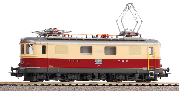 Piko 96889 - Swiss Electric Locomotive Series 4/4 I 10033 of the TEE SBB