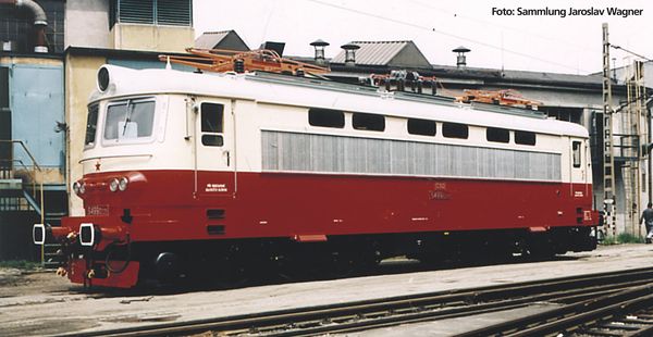 Piko 97403 - Czechoslovakian Electric Locomotive S499.02 of the CSD (Sound Decoder)