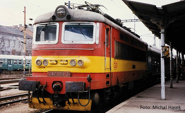 Piko 97408 - Czech Electric Locomotive Series 242 of the CSD (w/ Sound)