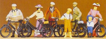 Preiser 12129 - 1900s cyclists standing