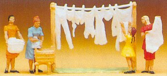 Preiser 14050 - Women hanging laundry