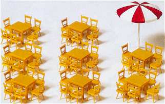 Preiser 17201 - Table-8 & chairs-48 w/umb