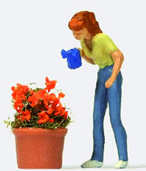 Preiser 28103 - Watering the Flowers
