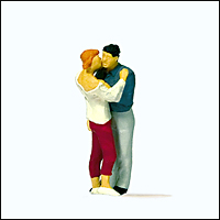 Preiser 28122 - Pedestrians -- Kissing Couple, pkg(2)