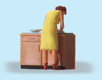 Preiser 28145 - Woman Doing Dishes