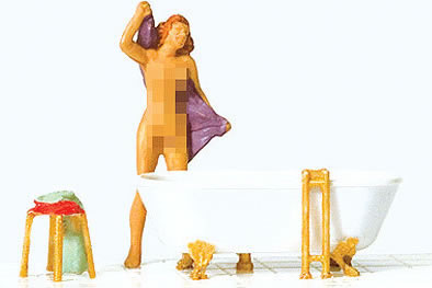 Preiser 28159 - Woman at the bath tub