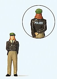 Preiser 28199 - Female Police Officer - Germany