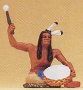 Preiser 54619 - Indian beating drum
