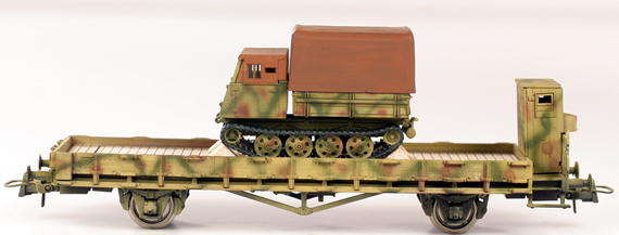REI REI00131 - Raupenschlepper Ost Track Tractor on flat car   