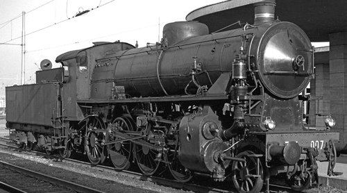 Rivarossi 2457 - Italian Steam locomotive Class Gr.744 of the FS
