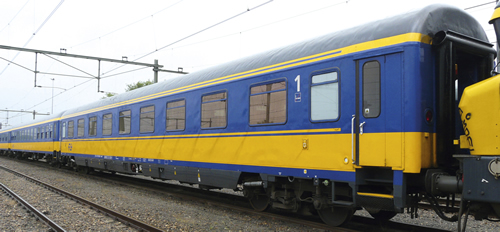 Rivarossi 4175 - Netherlands Passenger Coach type Avmz of the NS