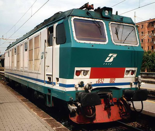 Rivarossi HR2698 - Italian electric locomotive E632 002 of the FS in XMPR1 livery with Faiveley pantograph DC Digital