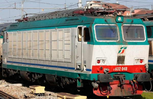 Rivarossi HR2703 - Italian electric locomotive E632 048 of the FS in XMPR2 livery, Trenitalia logo and 52/92 pantograph