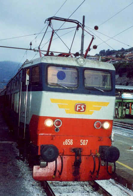 Rivarossi HR2705 - Italian electric locomotive E656 507 of the FS; V series, in original livery with 52 pantograph