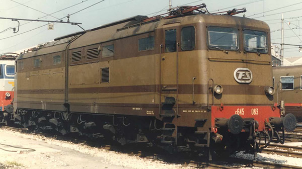 Rivarossi HR2872S - Italian Electric locomotive E.645, castano/isabella of the FS (DCC Sound Decoder)