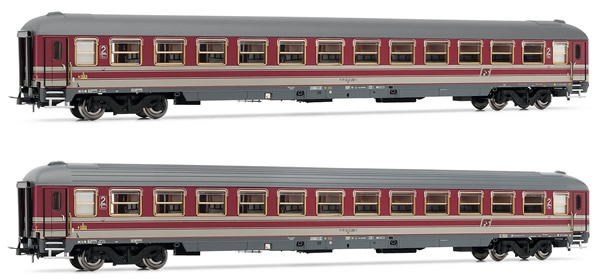 Rivarossi HR4250 - Italian coach set X type ‘82 of the FS, one with smooth roof and the other “cannellato”