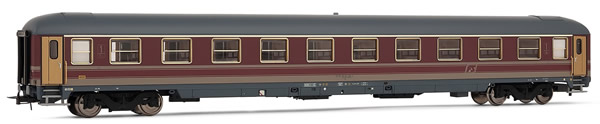 Rivarossi HR4252 - Italian coach X type ‘82 series of the FS, first class with red stripe for high speed service