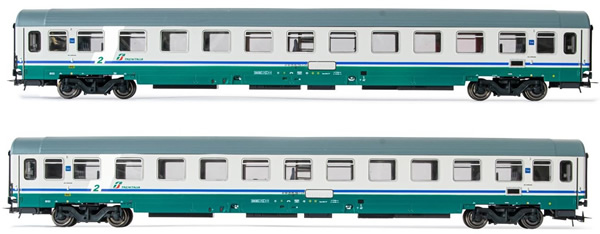 Rivarossi HR4282 - 2pc 2nd Class Passenger coaches type UIC-Z