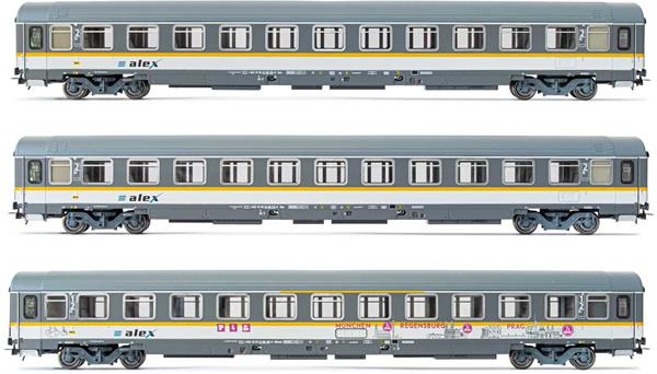 Rivarossi HR4293 - 3pc 2nd Class Passenger coaches type UIC-Z