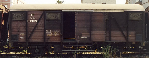 Rivarossi HR6310 - Italian boxcar set type Hcqs of the FS; with bellows, ep. III