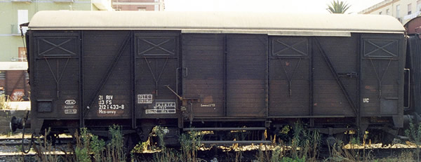 Rivarossi HR6311 - Italian boxcar ser type Hcqs of the FS; with bellows, ep. IV