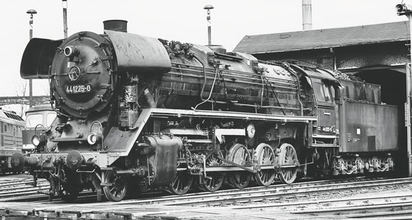 Roco 36024 - German Steam Locomotive BR 44 of the DR (Sound)