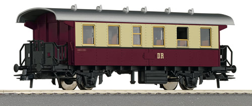 Roco 54334 - German 2nd Class Passenger Carriage of the DR